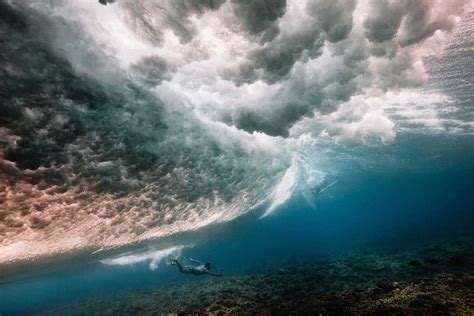 Photographer Captures Stunning Underwater Photos Beneath Breaking Waves - TechEBlog