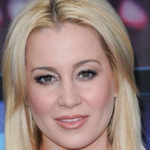 Kellie Pickler - Age, Family, Bio | Famous Birthdays