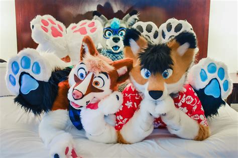 PAWS UP for the WEEKEND! 🐾 : r/furry