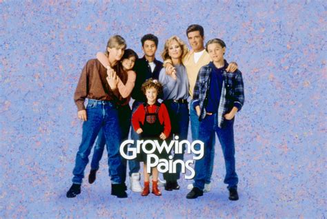 Robin Thicke Performs 'Growing Pains' Theme Song In Honor Of His Dad