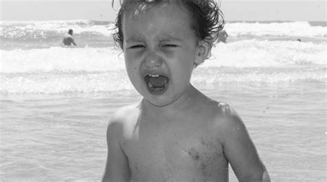 baby, beach, black and white, bw, child, cry, crying, people 4k wallpaper - Coolwallpapers.me!