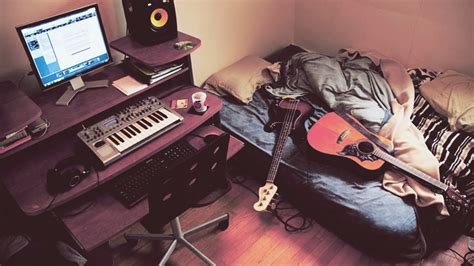 7 Things You NEED to Build Your Bedroom Music Studio (2023 Guide ...