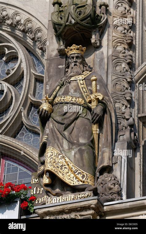 Emperor charlemagne statue hi-res stock photography and images - Alamy