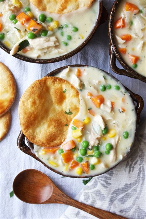 Easy Chicken Pot Pie Soup (Soup Sunday!)