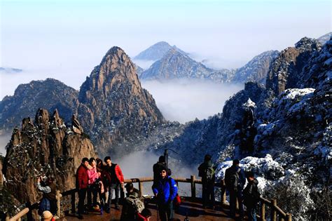 CHINA-ANHUI-HUANGSHAN MOUNTAIN-SCENERY