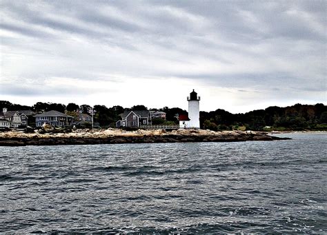 Lighthouses along the Massachusetts Coast - Boston Harbor BeaconBoston Harbor Beacon