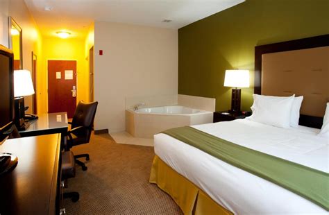 12 Hotels with Jacuzzi in Room Jacksonville Florida: Best hot tub suites