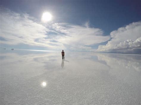 How to See the Mirror Effect in the Bolivian Salt Flats