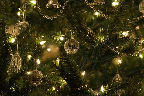 11 Awesome And Dazzling Christmas Tree Lights Ideas - Awesome 11