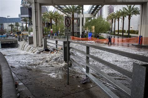 Rain brings flooding throughout Las Vegas Valley — VIDEO | Las Vegas ...