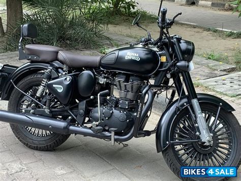 Used 2019 model Royal Enfield Classic Stealth Black for sale in New Delhi. ID 284268 - Bikes4Sale