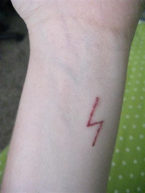 Harry Potter Tattoos (Lightning Bolt Scar). I really love how it looks real instead of like it's ...