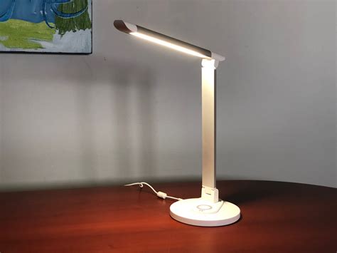 TaoTronics LED Desk Lamp with Wireless Charger | iLounge