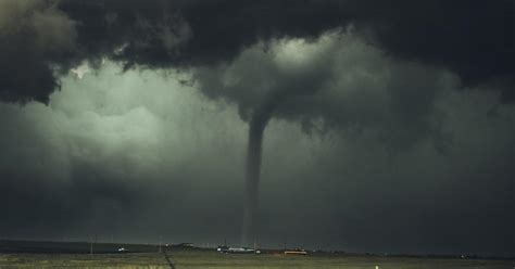 Why Does the Sky Turn Green Before a Tornado?