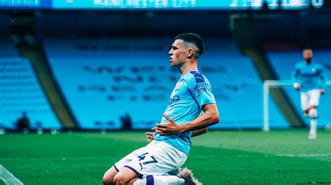 Manchester City football player Phil Foden at the stadium 2K wallpaper ...