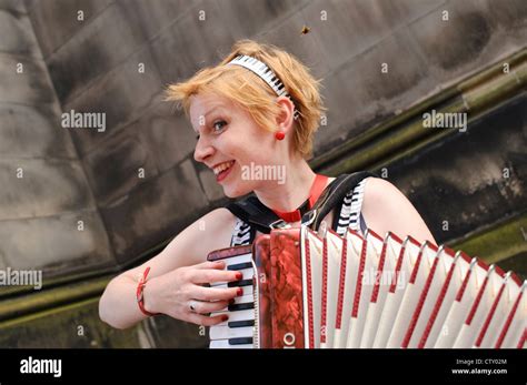 Accordionist piano accordion hi-res stock photography and images - Alamy