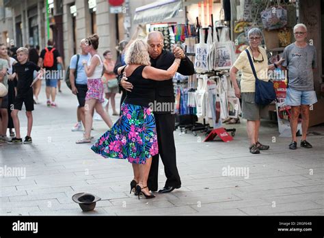 Old couple dancing the tango in Barcelona Stock Photo - Alamy