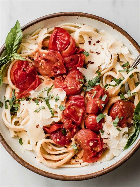 Pasta with Cherry Tomatoes and Garlic