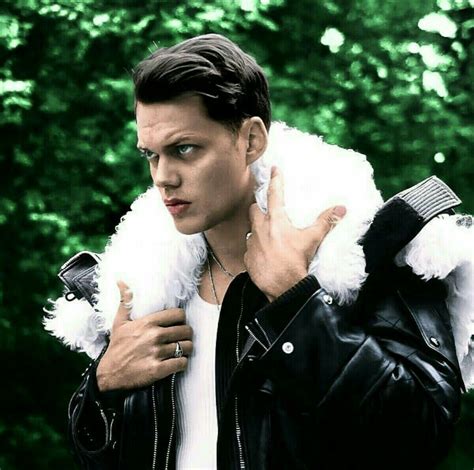 Male Stories, Beautiful Men, Beautiful People, Bill Skarsgard Pennywise ...