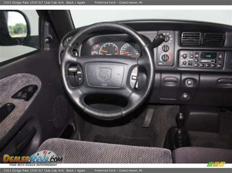 Dashboard of 2001 Dodge Ram 1500 SLT Club Cab 4x4 Photo #11 | DealerRevs.com