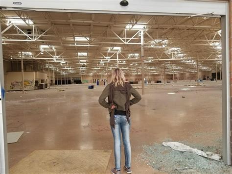 Abandoned Walmart (city view center) : abandoned