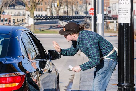 [PHOTOS] Curbside Pick-up and Delivery during COVID