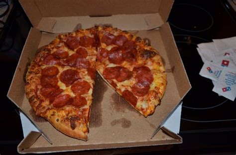 Dominos Hand Tossed vs. Pan Tossed - What's Better? - Pizzeria Ortica