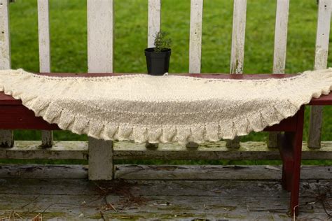 Punkin's Patch: Yarn Along - Another Liddy Shawl