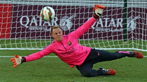 Ter Stegen suffers back injury in training