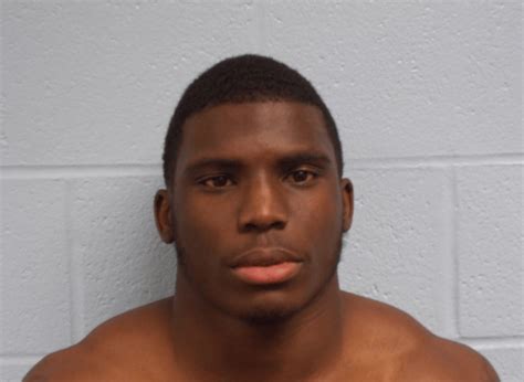 Tyreek Hill arrested on domestic violence complaint | Pistols Firing