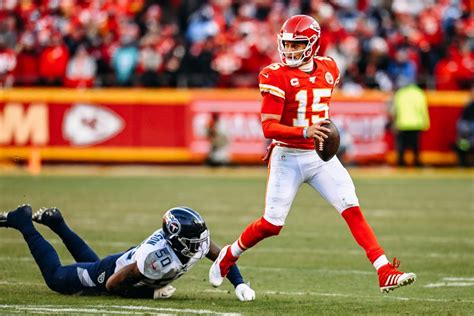 Watch: Chiefs' Patrick Mahomes shows off wheels with electric 27-yard ...