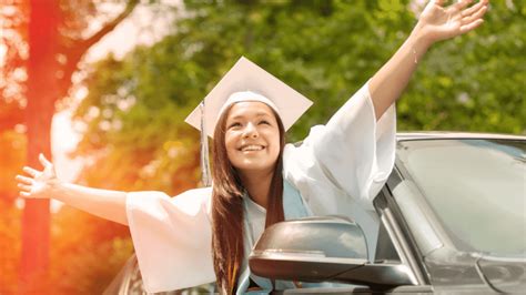 How To Decorate A Car For A Graduation Parade - Best Tips!