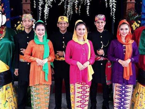 10 Nama Pakaian Adat Betawi + Keunikan Jenis Baju Betawi Pria & Wanita