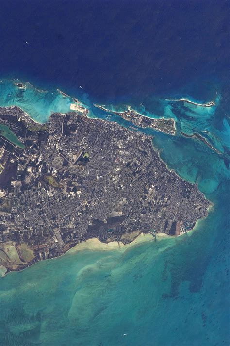 File:Nassau, The Bahamas.jpg - Wikimedia Commons