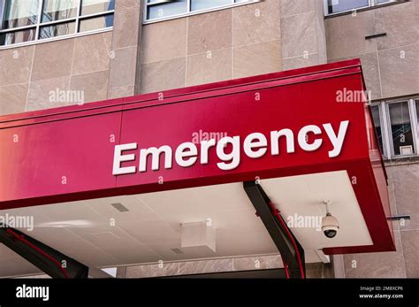 Emergency Room sign on a hospital Stock Photo - Alamy