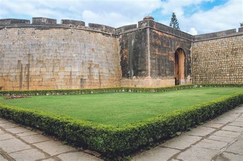 Explore Bangalore Fort For A Getaway Within The City | Curly Tales