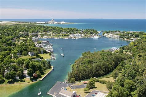 Lake Charlevoix, Michigan - WorldAtlas