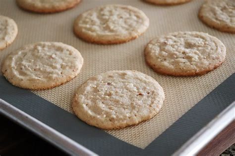 Thin and Crisp Almond Cookies Recipe - TheVegLife