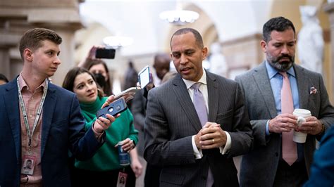 Hakeem Jeffries Is Poised to Succeed Nancy Pelosi - The New York Times