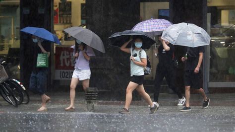 Typhoon Chanthu: Flights restored as storm lingers off Shanghai - News ...