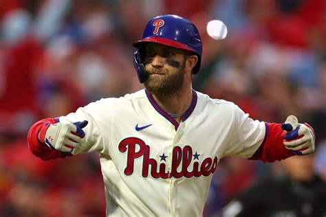 Dueño de los Phillies considera que debió pagarle más a Bryce Harper, pese a tener un contrato ...