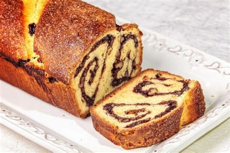 Cozonac cu Nuca (Romanian Spongecake with Walnuts) Recipe - Chef's Pencil