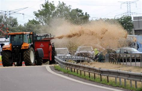 French farmers are spraying manure over cars in protest | Metro News