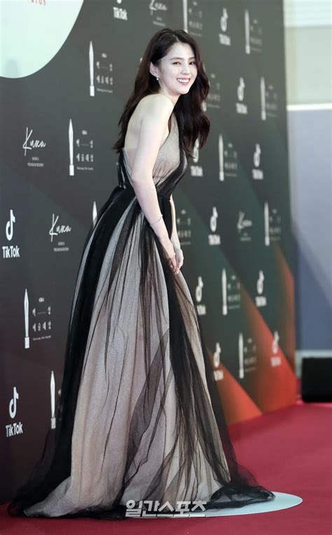 "The World of the Married" Han So Hee Stuns on the Red Carpet of the 56th Baeksang Arts Awards ...