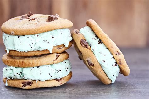 mint chocolate chip ice cream sandwich - Alisons Pantry Delicious ...