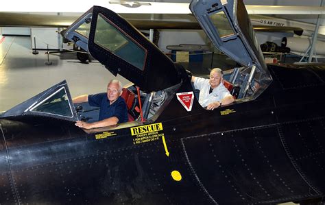 HERE'S HOW SR-71 BLACKBIRD PILOTS WHO ESTABLISHED ABSOLUTE SPEED RECORD CELEBRATED THE 40th ...