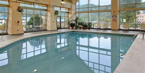 Harrah's Cherokee offers an indoor pool and fitness area that can be ...