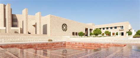 Top 10 Colleges in Qatar University To Pursue Higher Education