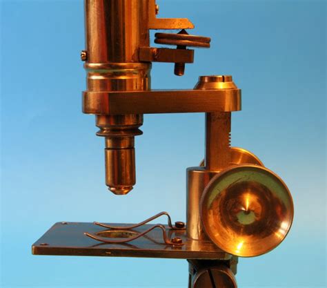 Compound microscope - Stichting voor Historische Microscopie