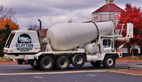 Oshkosh-Clayton front-loading & discharge Concrete Mixer truck [3535*2038] : r/MachinePorn